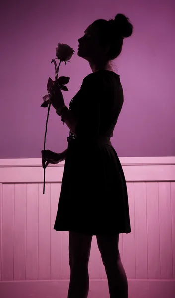 Young woman with roses given by he husbrand — Stock Photo, Image