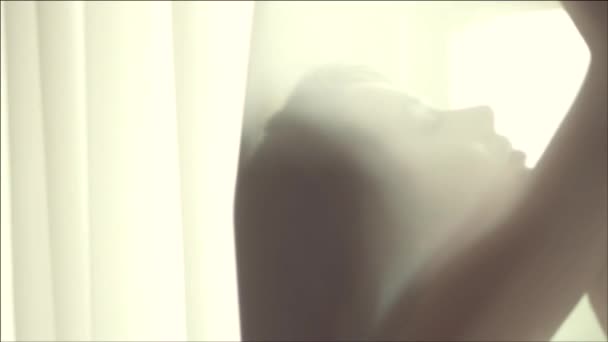 Femme solitaire et triste 