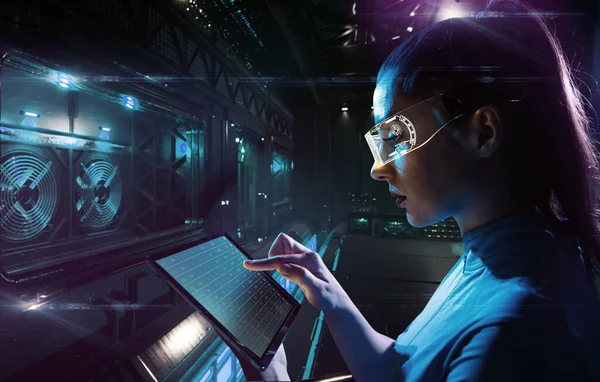 Concepto Tecnología Futura Sistema Entretenimiento Realidad Virtual Retrato Femenino Iluminado — Foto de Stock