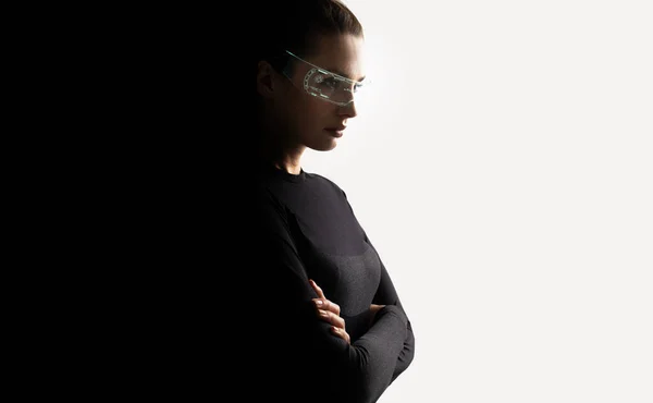 Konzept Der Zukunftstechnologie Oder Des Unterhaltungssystems Virtual Reality Frauenporträt Beleuchtet — Stockfoto