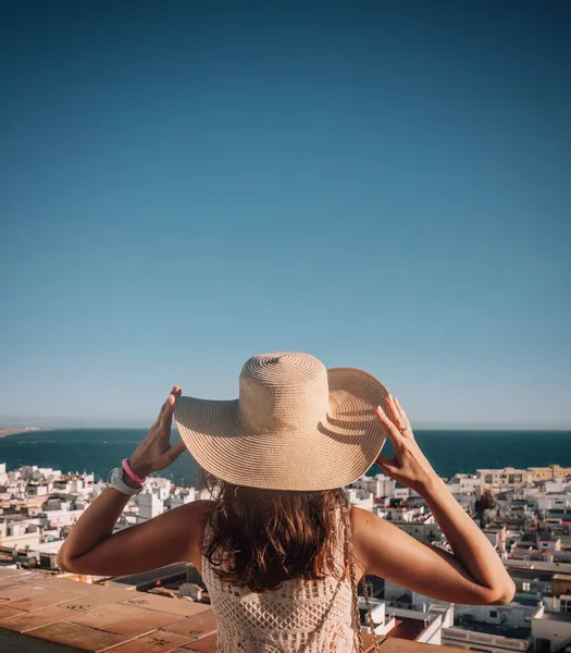 Mujer Verano Con Sombrero Foto Vacaciones —  Fotos de Stock