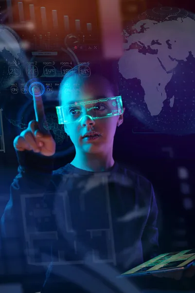Kislány Arc Megvilágított Hud Interfész Virtuális Valóság Föld Tudatosság Koncepció Stock Fotó