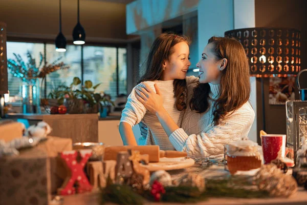 Felice Bella Famiglia Madre Figlio Che Preparano Natale Insieme Casa Immagine Stock