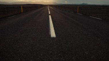 Turizm konsepti. İzlanda 'nın şaşırtıcı doğa manzarası