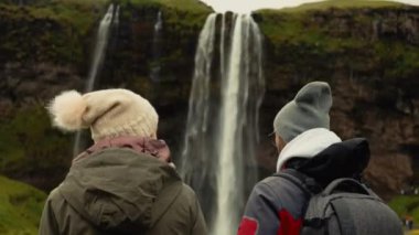 Turizm konsepti. İzlanda 'nın şaşırtıcı doğa manzarası