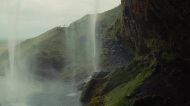 Turizm konsepti. İzlanda 'nın şaşırtıcı doğa manzarası