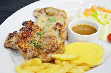 sığır eti ve domuz eti biber biftek