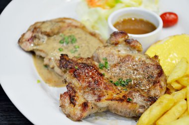 sığır eti ve domuz eti biber biftek