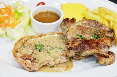 sığır eti ve domuz eti biber biftek