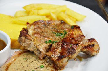 sığır eti ve domuz eti biber biftek