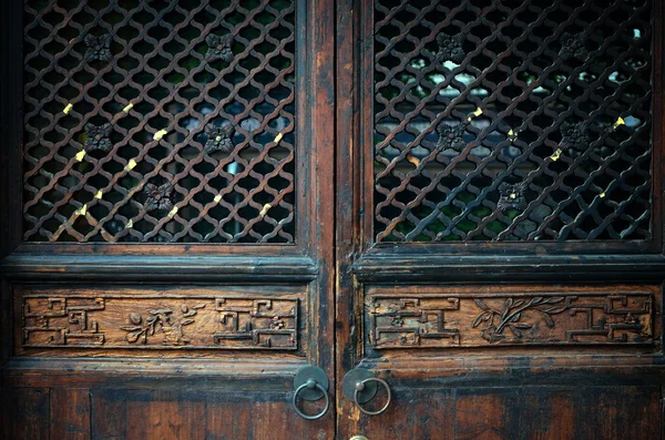 Porta de madeira em estilo chinês — Fotografia de Stock