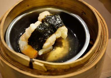 buharda pişmiş dimsum bambu kaplarda Çince