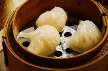 buharda pişmiş dimsum bambu kaplarda Çince