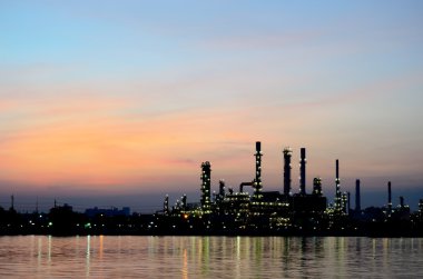 petrol rafinerisi gündoğumu sahne