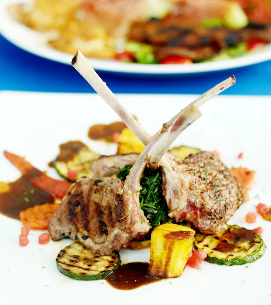 Bife de cordeiro, conceito de comida italiana — Fotografia de Stock