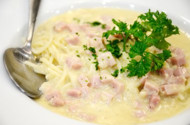 krema soslu spagetti