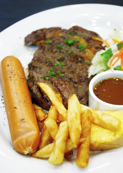 Lammsteak mit schwarzem Pfeffer — Stockfoto