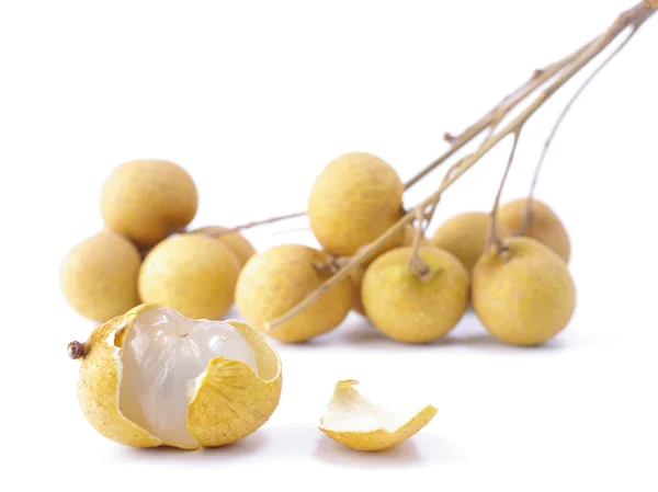 Longan frutas no fundo branco — Fotografia de Stock