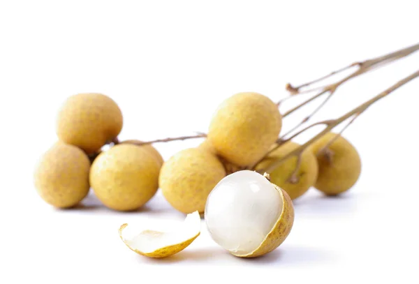 Longan frutas no fundo branco — Fotografia de Stock