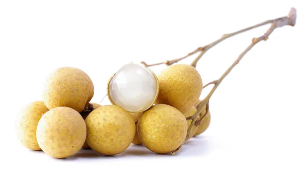 Fruta longan sobre fondo blanco — Foto de Stock