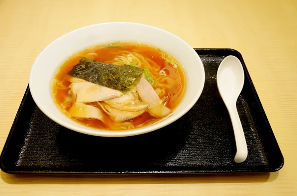 Fideos japoneses con sopa —  Fotos de Stock