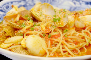 Japon Style spagetti deniz ürünleri