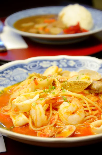 Espaguetis mariscos al estilo japonés — Foto de Stock