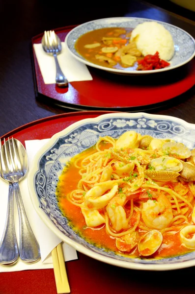 Spaghetti fruits de mer dans le style japonais — Photo