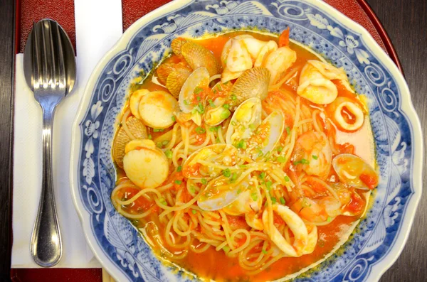 Espaguetis mariscos al estilo japonés — Foto de Stock