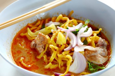 Khao sawy, Kuzey Tayland köri çorbası