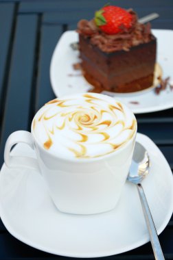 kahve ile çikolatalı kek