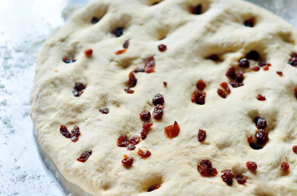 Pâte à pain maison aux raisins secs — Photo
