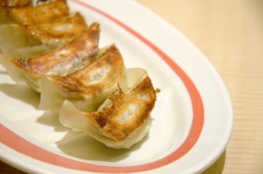 Japon hamur tatlısı kızartılmış olarak adlandırılan gyuza, Japon mutfağı