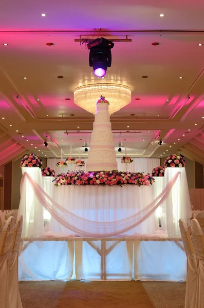 Pastel de boda con flor de rosa decorar — Foto de Stock