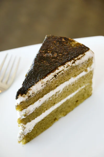 Tarta de té verde Matcha en plato blanco —  Fotos de Stock