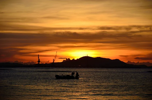 Sichang island silhouette with sunset sky — Stock Photo, Image