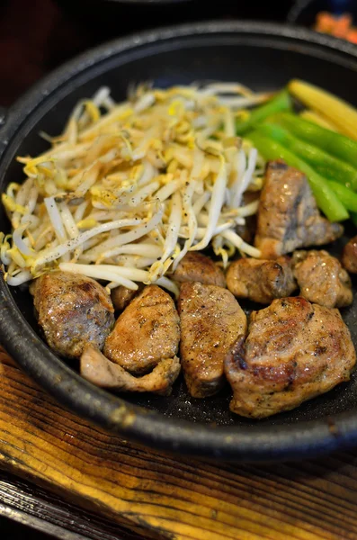 Steak de boeuf aux légumes — Photo