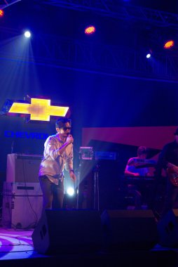 Po yokee playboy bant mini konser oynamak