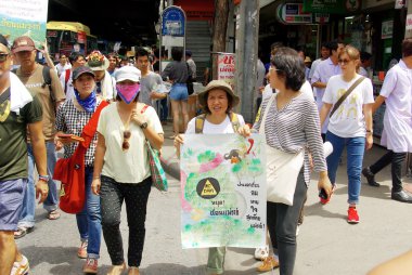 insanlar için bir baraj mae wong Milli Parkı içinde karşı yürüyüş