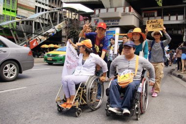 insanlar için bir baraj mae wong Milli Parkı içinde karşı yürüyüş