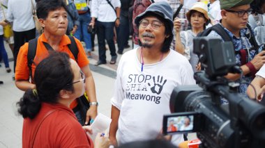 Bay sasin chalermlap cevap sorular için bir baraj mae wong Milli Parkı içinde karşı