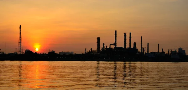 Sunrise scene of Oil refinery — Stock Photo, Image