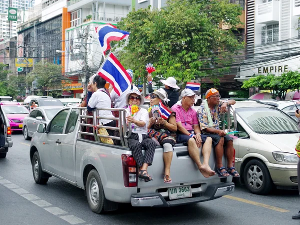 BANGKOK, THAILAND - NOVEMBRO 22: Manifestantes antigovernamentais ao Monumento da Democracia. O protesto contra o projeto de lei da Anistia em Pratunam, Bangkok, capital da Tailândia, em 22 de novembro de 2013 — Fotografia de Stock