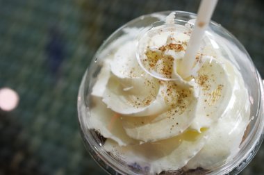 yakın çekim fincan içinde krem