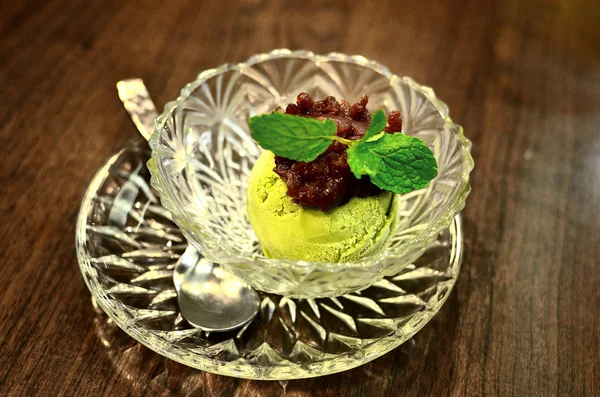 Green tea ice-cream with red bean topping — Stock Photo, Image