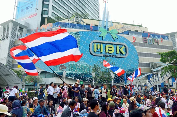 Бангкок-ЯН 22: Неопознанные протестующие собираются на пересечении Патумвана с антиправительственными организациями и просят провести реформы перед выборами с "Концепцией закрытия Бангкока" 22 января 2014 года в Бангкоке, Таиланд . — стоковое фото