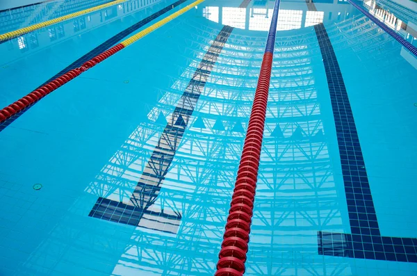 Swimmingpool bakgrund — Stockfoto