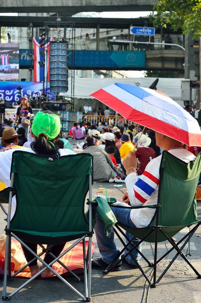 BANGKOK-FEB 1: Manifestanti non identificati riuniscono Ratchaprasong Intersezione contro il governo e chiedono di riformare prima delle elezioni con 'Shutdown Bangkok concept' il 1 febbraio 2014 a Bangkok, Thailandia . — Foto Stock