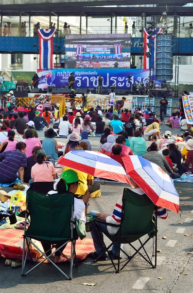 BANGKOK-FEB 1: Manifestanti non identificati riuniscono Ratchaprasong Intersezione contro il governo e chiedono di riformare prima delle elezioni con 'Shutdown Bangkok concept' il 1 febbraio 2014 a Bangkok, Thailandia . — Foto Stock