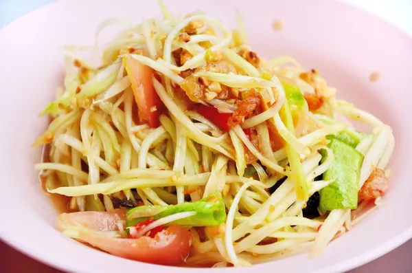 Papaya salad or Sum-Tam, Thai spicy salad — Stock Photo, Image